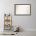 Élégant miroir de salle de bain, argenté, cadre en polystyrène, fixation murale.