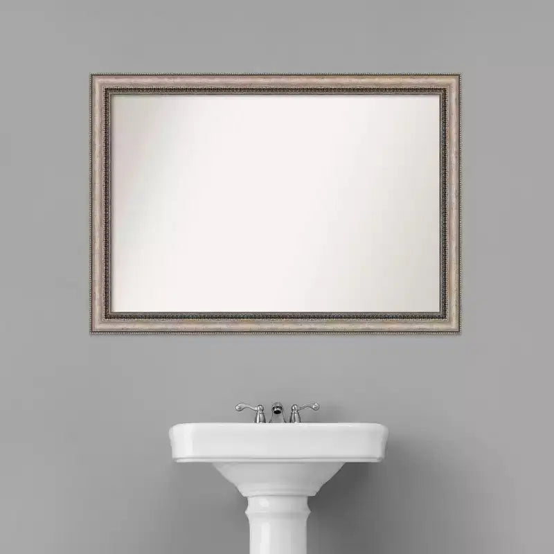 Élégant miroir de salle de bain, argenté, cadre en polystyrène, fixation murale.