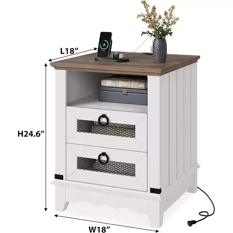 Table de chevet de style campagnard avec station de charge, 2 tiroirs et compartiments de rangement ouverts.