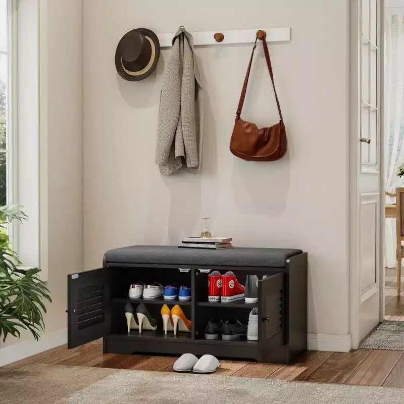 Banc meuble à chaussures avec double portes, banc d'entrée avec étagères réglables et coussins amovibles, étagère à chaussures de couloir.