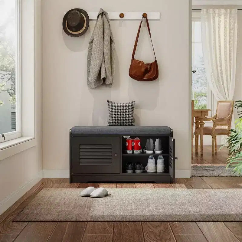 Banc meuble à chaussures avec double portes, banc d'entrée avec étagères réglables et coussins amovibles, étagère à chaussures de couloir.