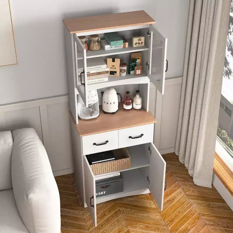 Meuble de cuisine en bois avec portes vitrées et tiroirs de rangement
