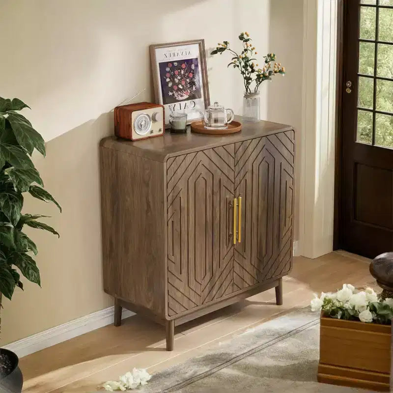 Dessus de meuble de rangement double porte sculpté avec étagères réglables et armoire décorative