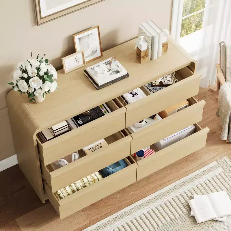 Grande armoire/unité de rangement à six tiroirs en bois pour chambre, avec motif en arche.