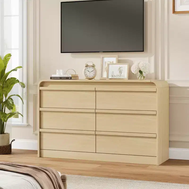 Grande armoire/unité de rangement à six tiroirs en bois pour chambre, avec motif en arche.