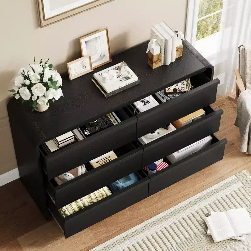 Grande armoire/unité de rangement à six tiroirs en bois pour chambre, avec motif en arche.