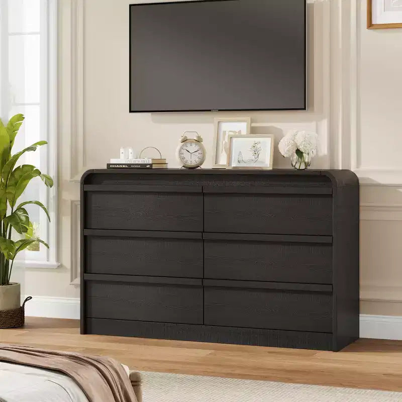 Grande armoire/unité de rangement à six tiroirs en bois pour chambre, avec motif en arche.