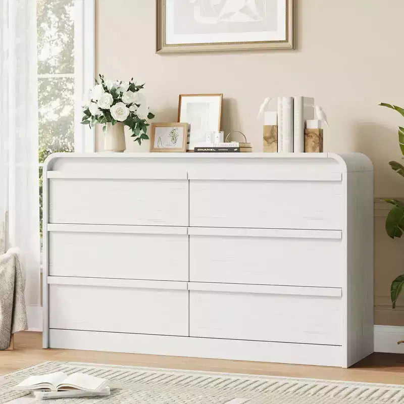 Grande armoire/unité de rangement à six tiroirs en bois pour chambre, avec motif en arche.