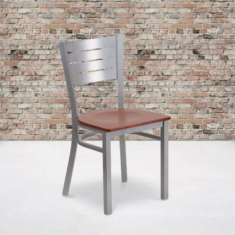 Chaise de salle à manger en métal à lattes argentées