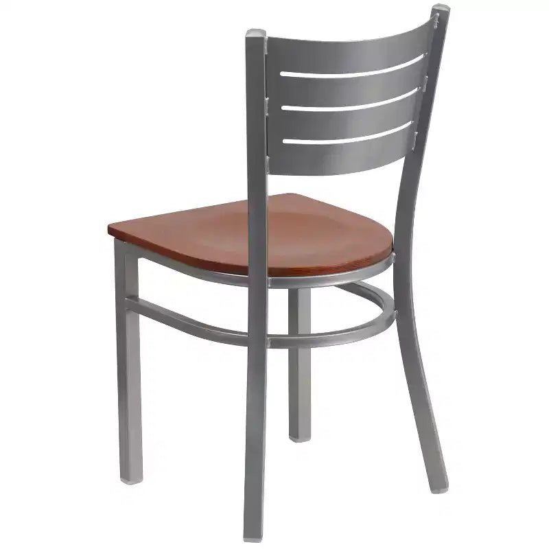 Chaise de salle à manger en métal à lattes argentées