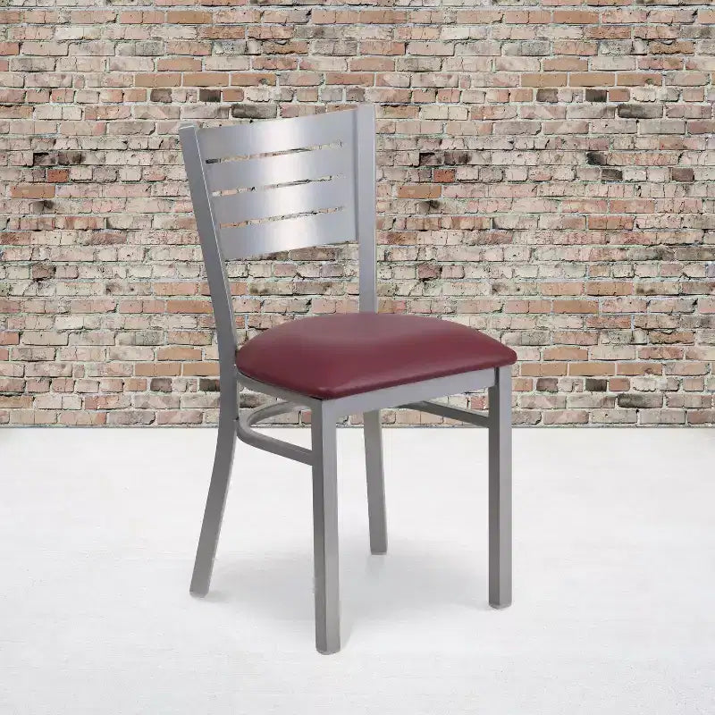Chaise de salle à manger en métal à lattes argentées