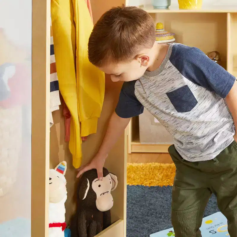 Centre de Rangement et Habillage Rotatif pour Enfants : Portants à vêtements avec miroirs et étagères, organisateurs de garde-robe pour salles de jeux et chambres.