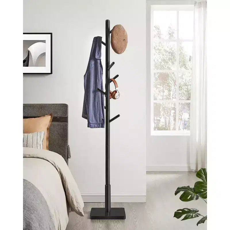 Porte-manteau en bois massif avec une base carrée robuste, disponible en 3 hauteurs.